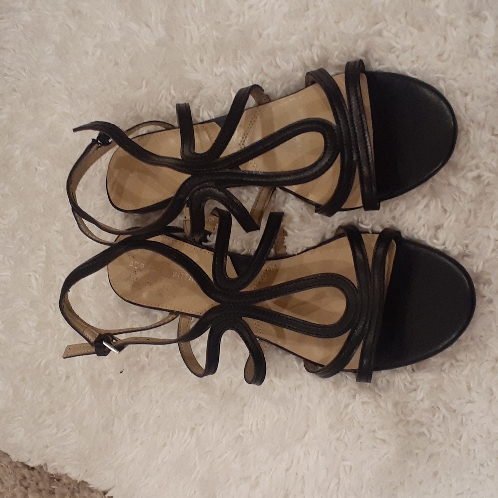 NWT Adrienne Vittadini  Safara Kitten Heel